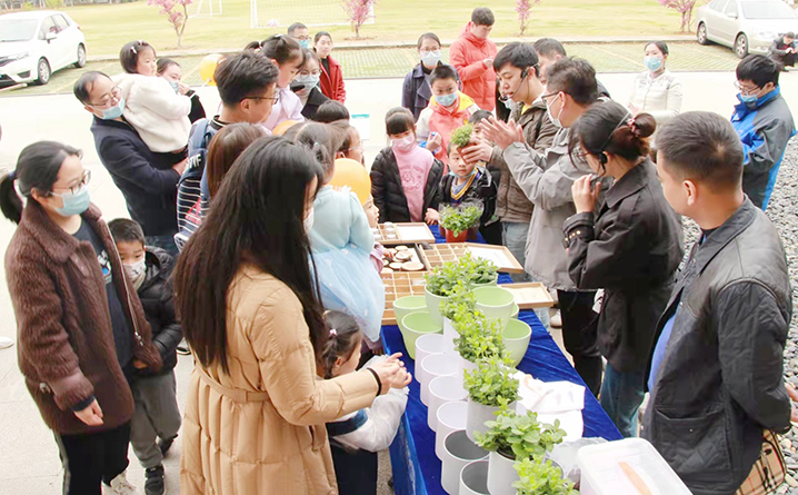 2022年企业开放日：“拥抱一棵树”主题活动_PP电子 -神经药物生产基地